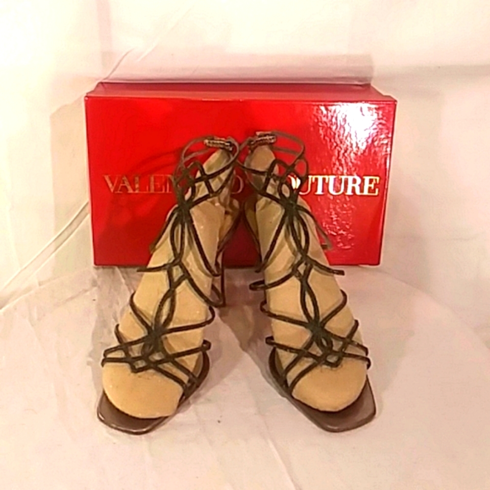 🔥🔥NWOT Valentino Couture (Italy) Gun Metal Silver Strap Heels